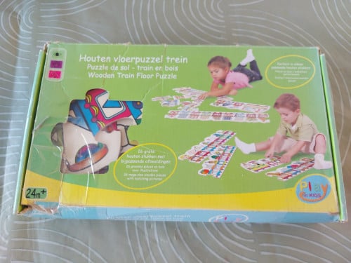 Z.g.a.n. houten vloerpuzzel lange trein