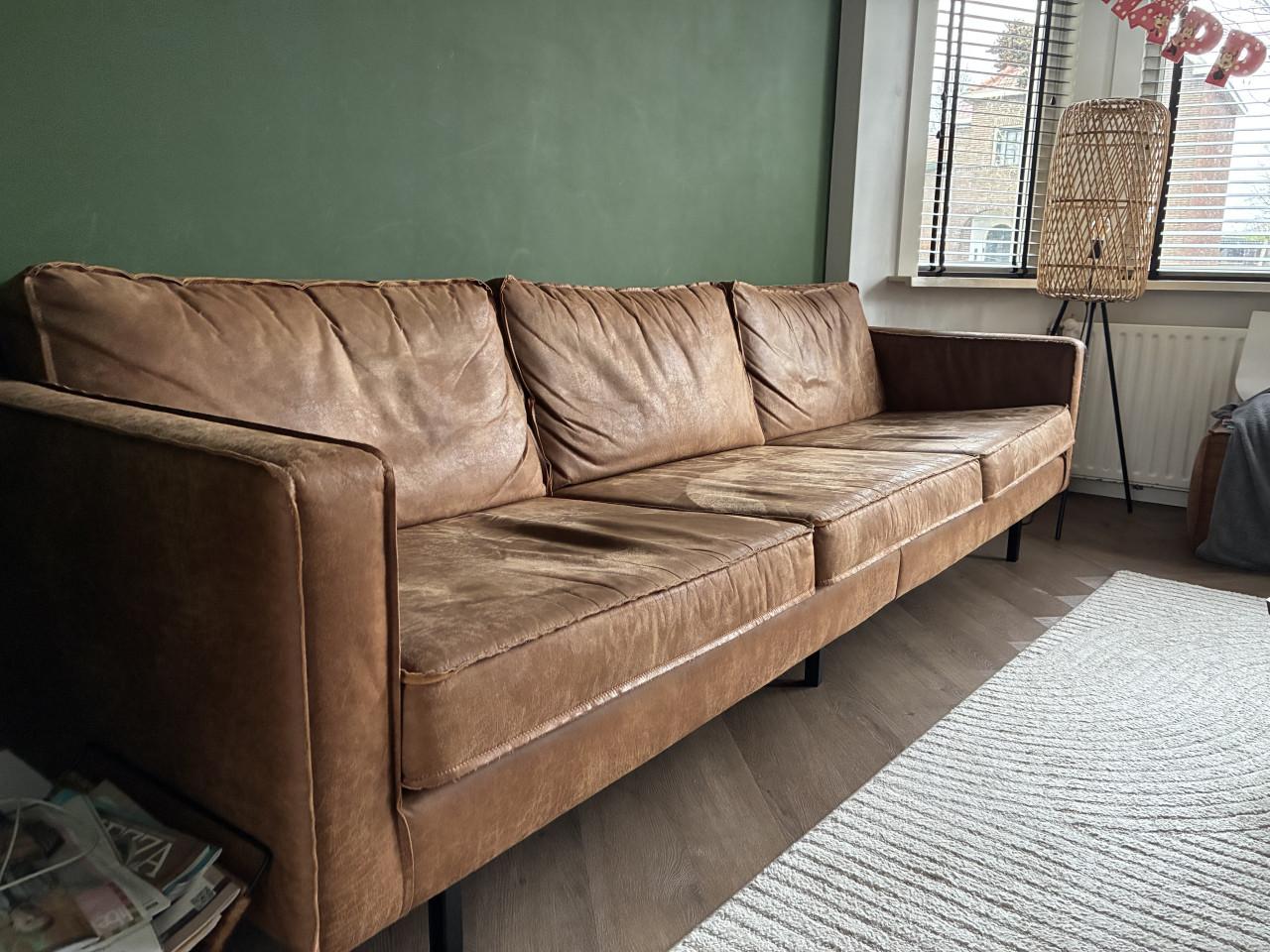 Bruin suède leren bank en hocker te koop