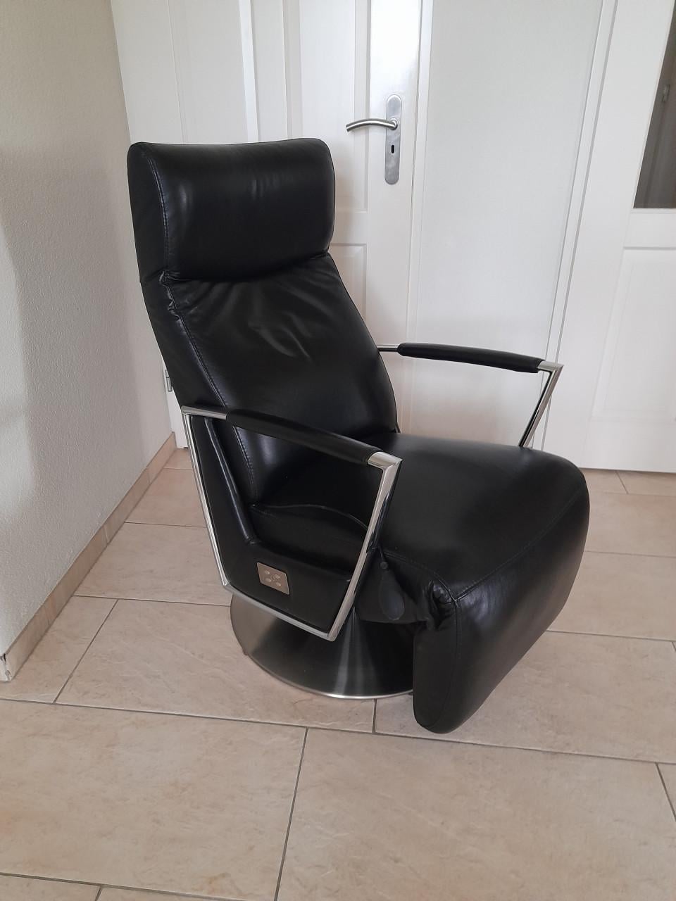 Elektrisch verstelbare  Lederen relax fauteuil ( in goede nette staat )