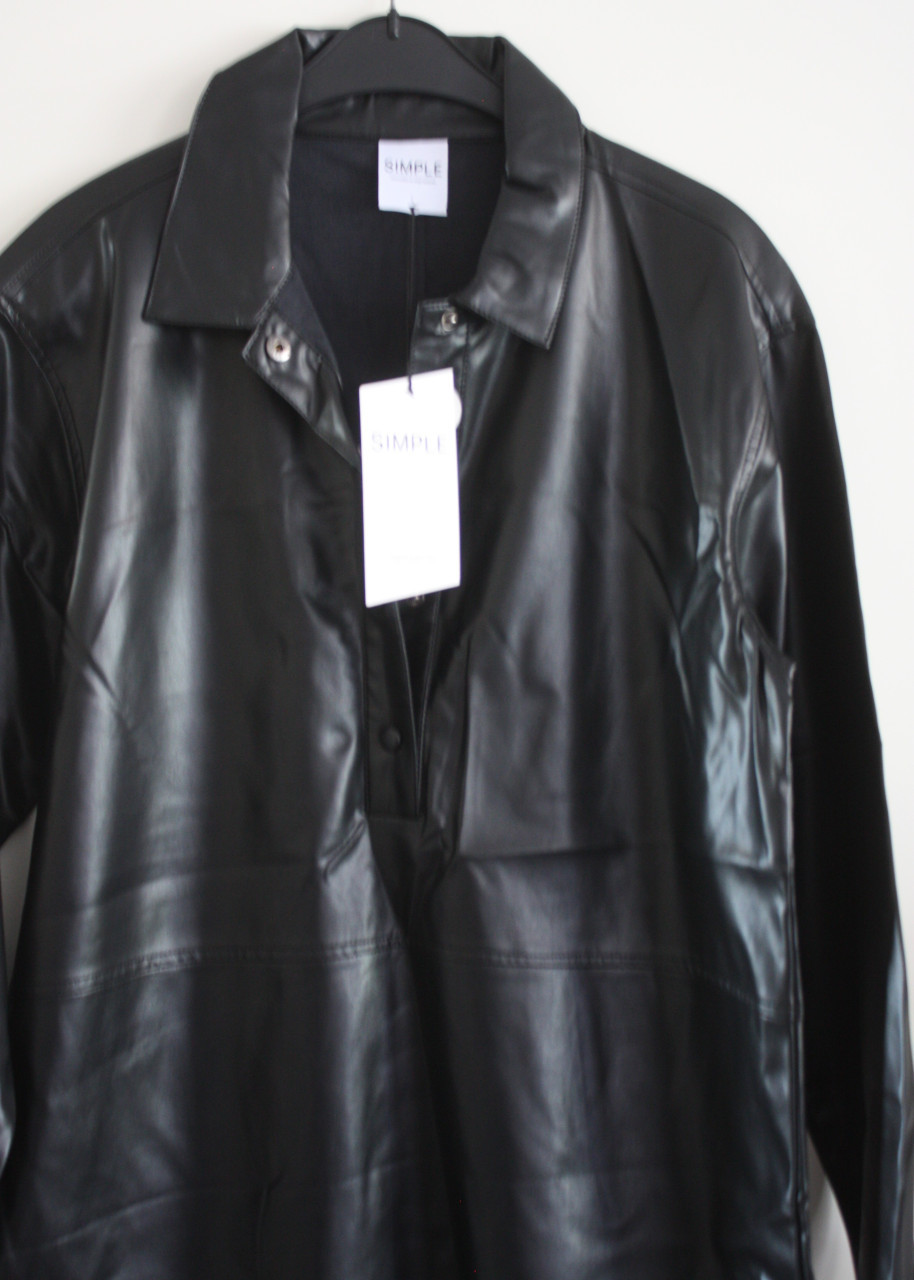 Zwarte lederlookjurk met kraag  met drukknopen maat L