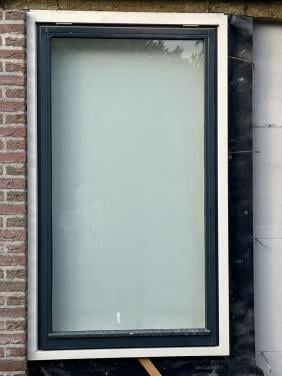 Hardhouten kozijn met dubbel glas