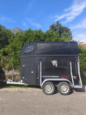 Tweepaardstrailer Hotra