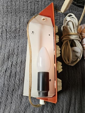 Heel mooi metalen vintage bedlampje oranje van het merk Herda...