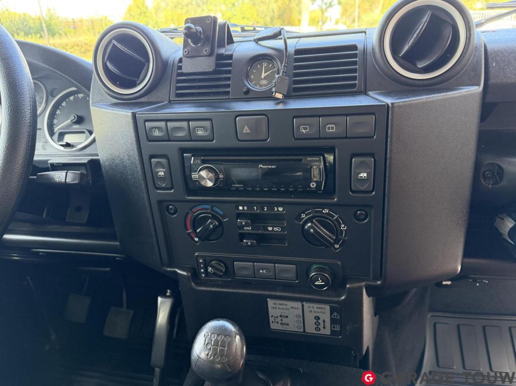Land Rover Defender 2.4 td 90 sw se