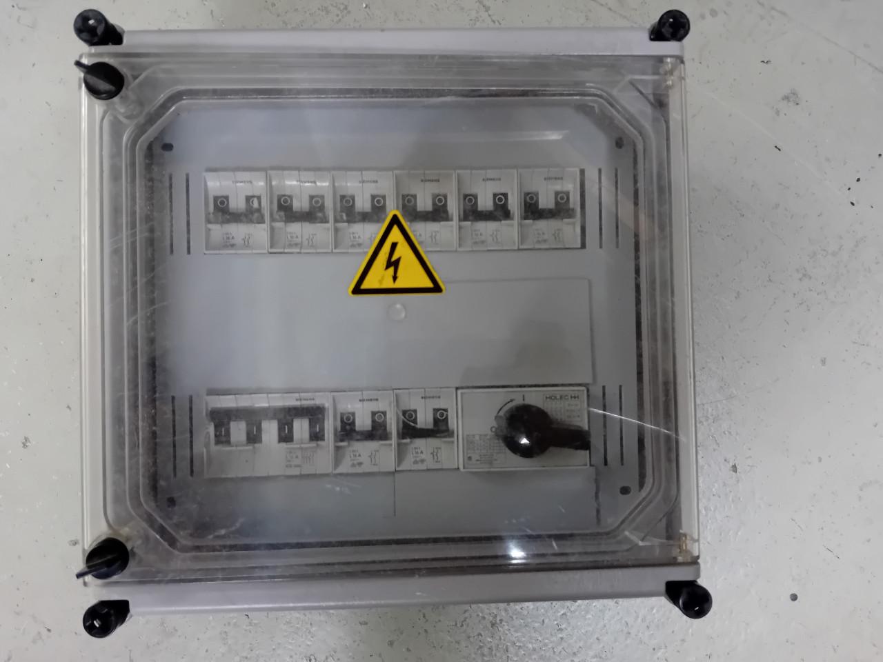 Groepenkast 8 groeps 16 A met kr. groep 16 A en hoofdschakelaar 63 A