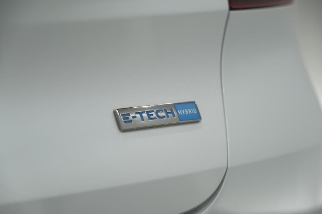 Renault Captur 1.6 e-tech full hybrid 145 techno | trekhaak | camera | navi
