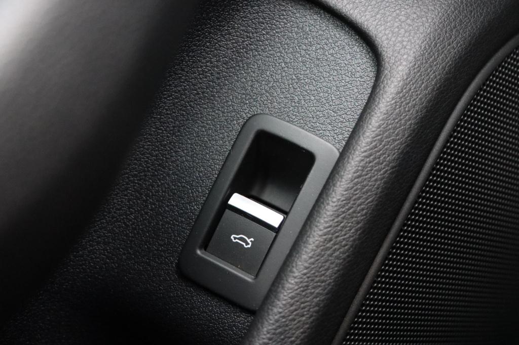 Audi A4 avant 35 tfsi launch edition business 150pk s-tronic