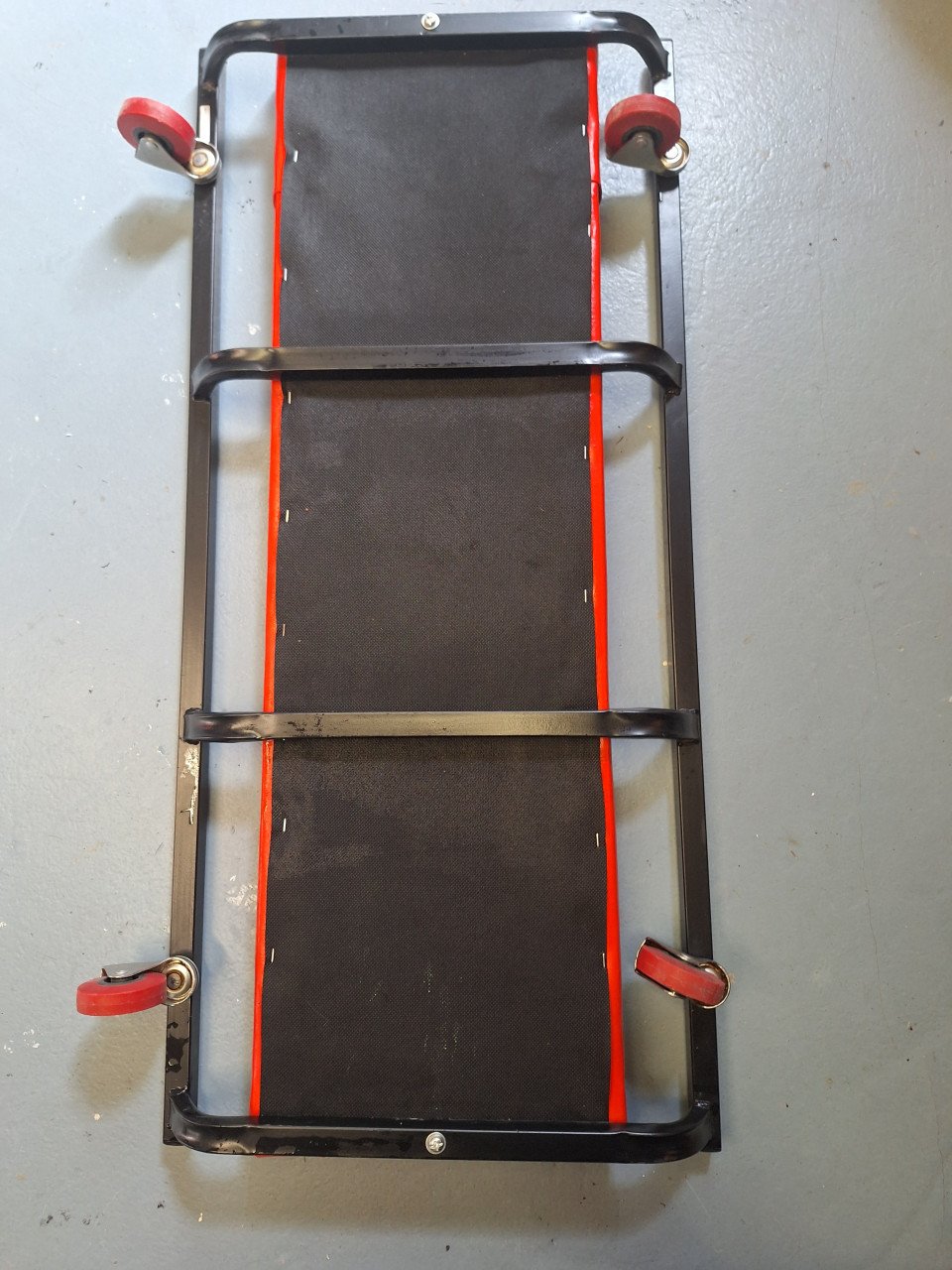 Rolbed voor onder de auto