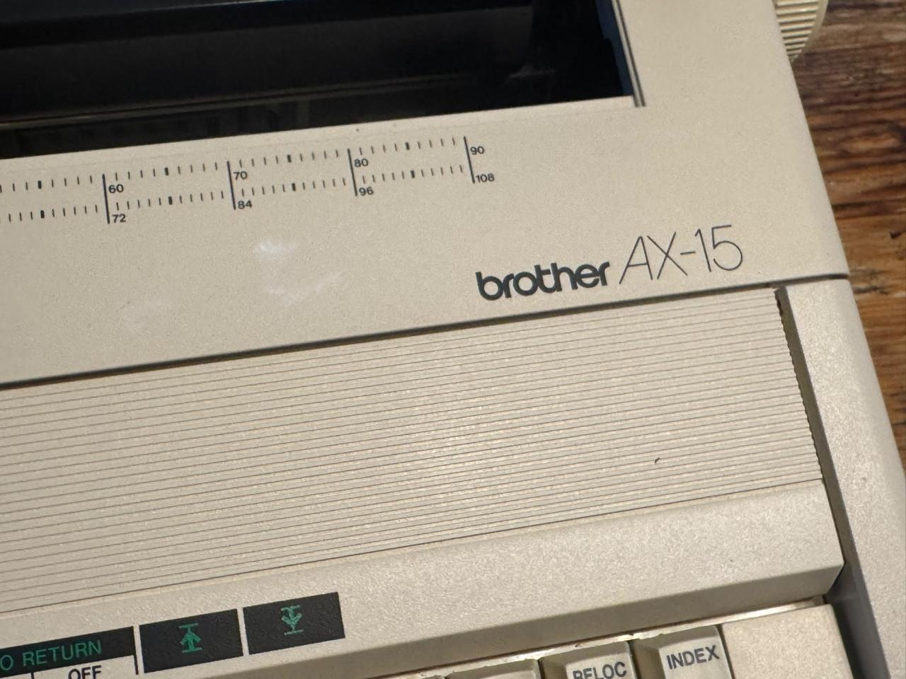 Brother AX-15 elektrische typemachine Getest en werkend.  Met inktlint.