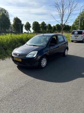 Ford fiesta met een voljaar apk!
