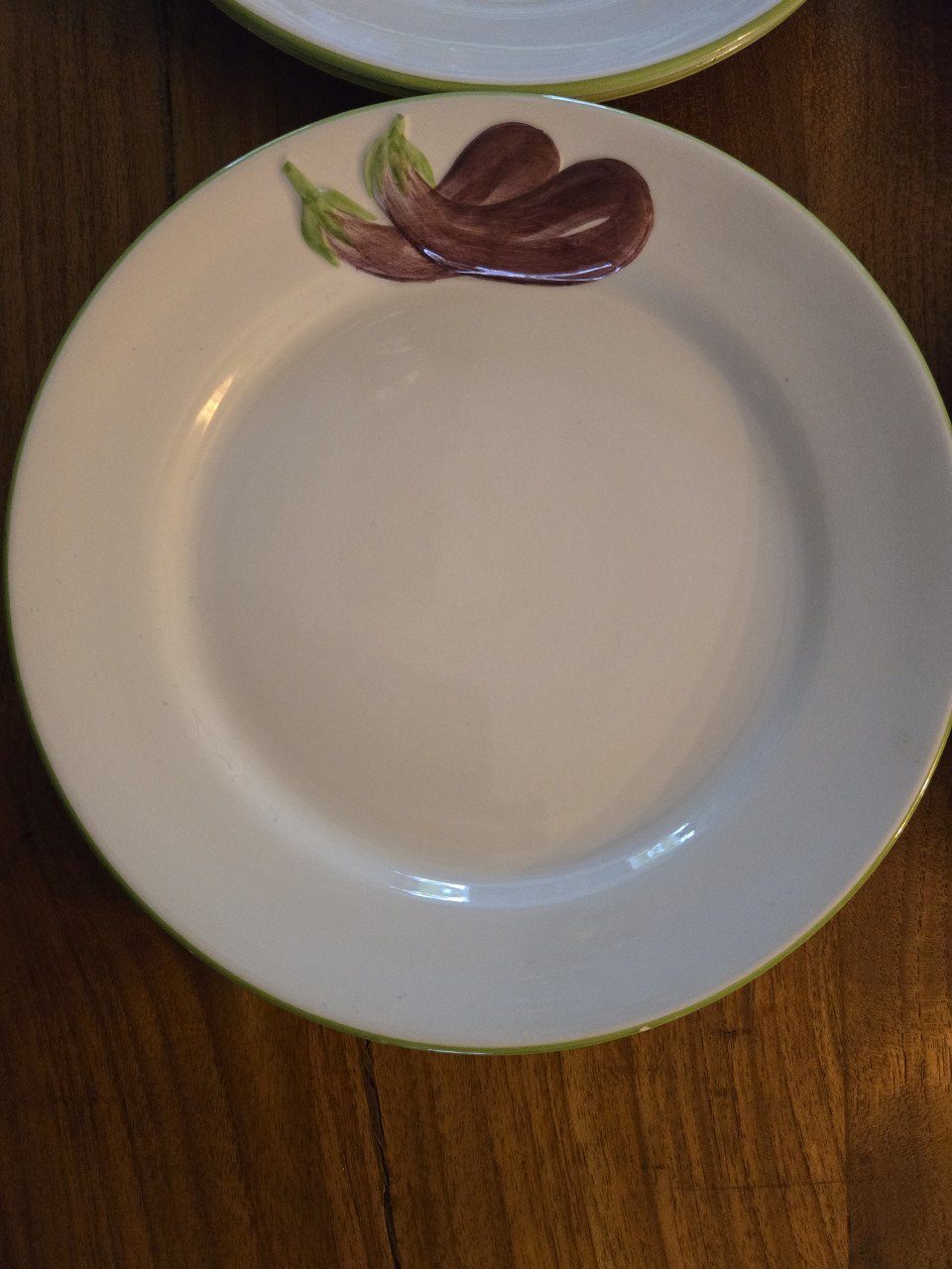 8 borden 21.5 cm met relief groenten op de rand. Z.g.a.n.