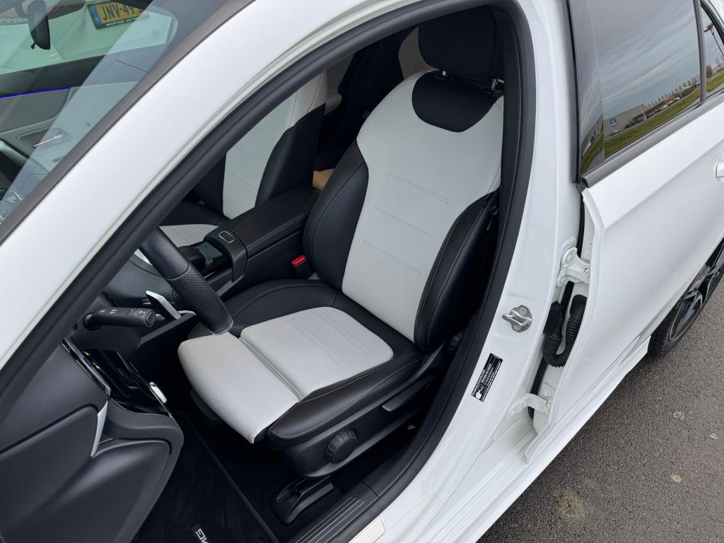 Mercedes-Benz A-Klasse 200 amg line night- pakket automaat , sfeer verlicht