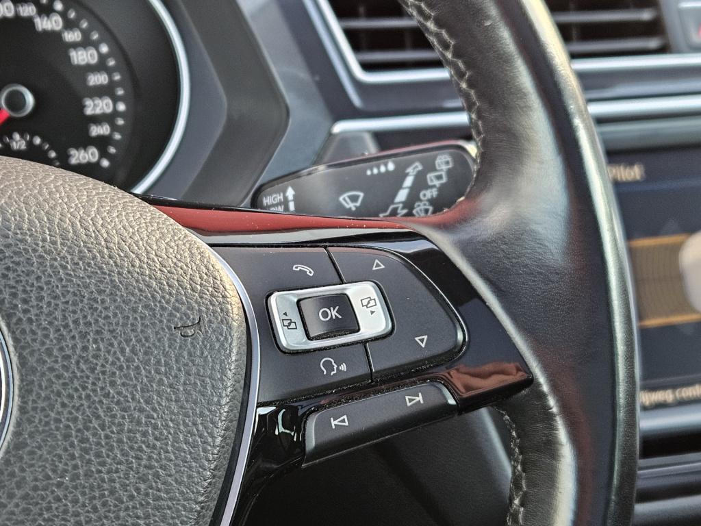 Volkswagen Tiguan 1.4 tsi act connected series | pano | acc