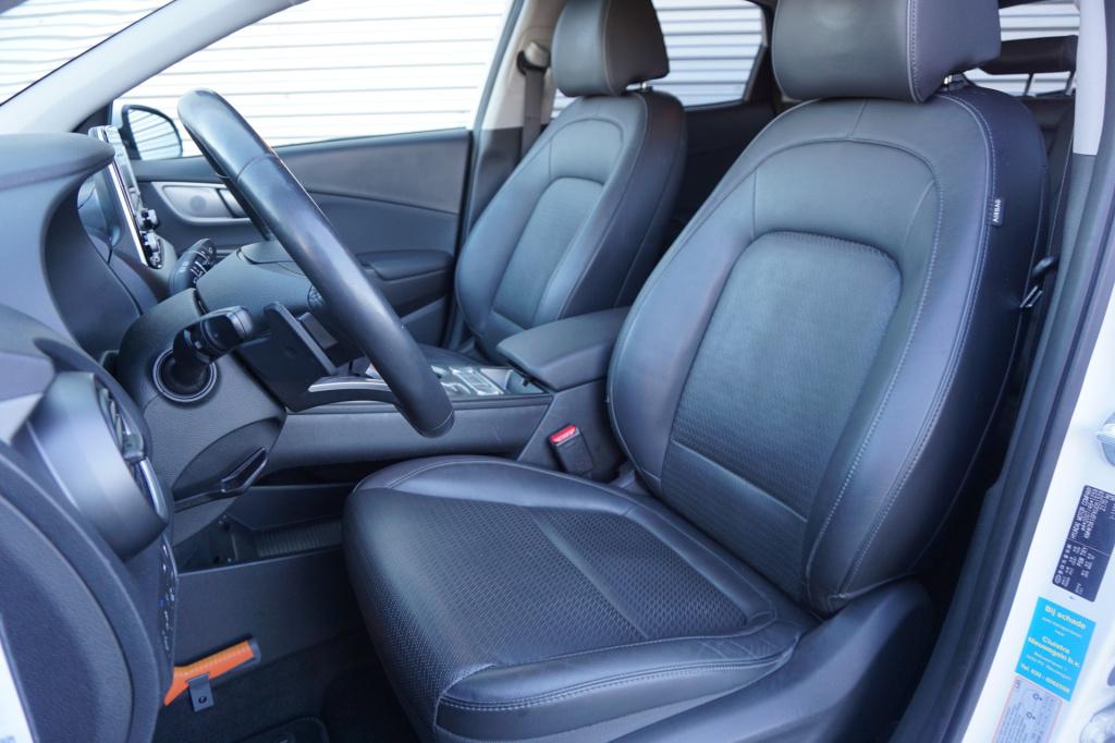 Hyundai Kona ev premium 64 kwh automaat - airco / navi / cruise / leder / s