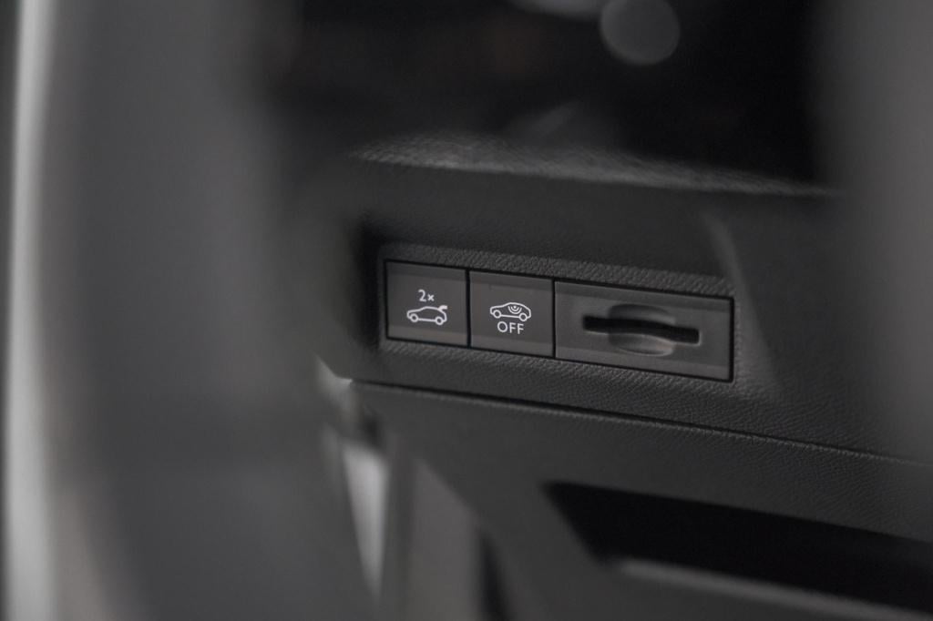 Peugeot 3008 1.2 hybrid 136 gt | panoramadak | focal audio | alcantara exec