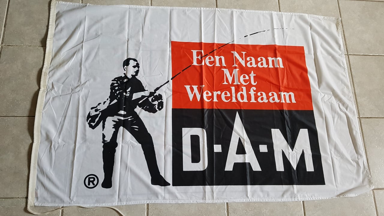 Nog 2 Dam en/of 1 Shimano vlag voor je Mancave .