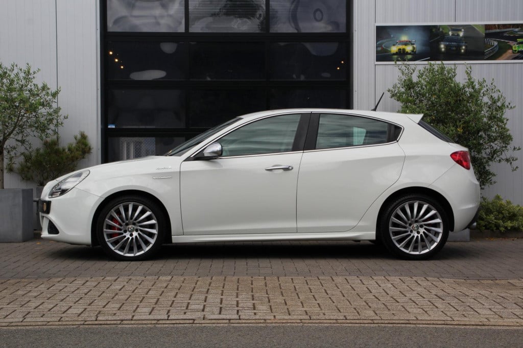 Alfa Romeo Giulietta 1.4 t turbo sportiva tct automaat - xenon - leder - st