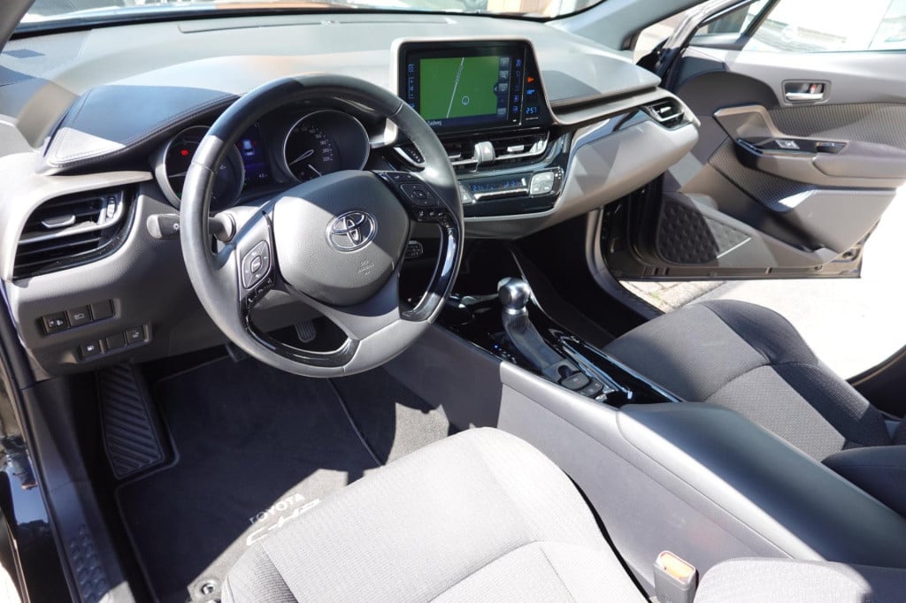 Toyota C-hr 1.8 hybrid adventure