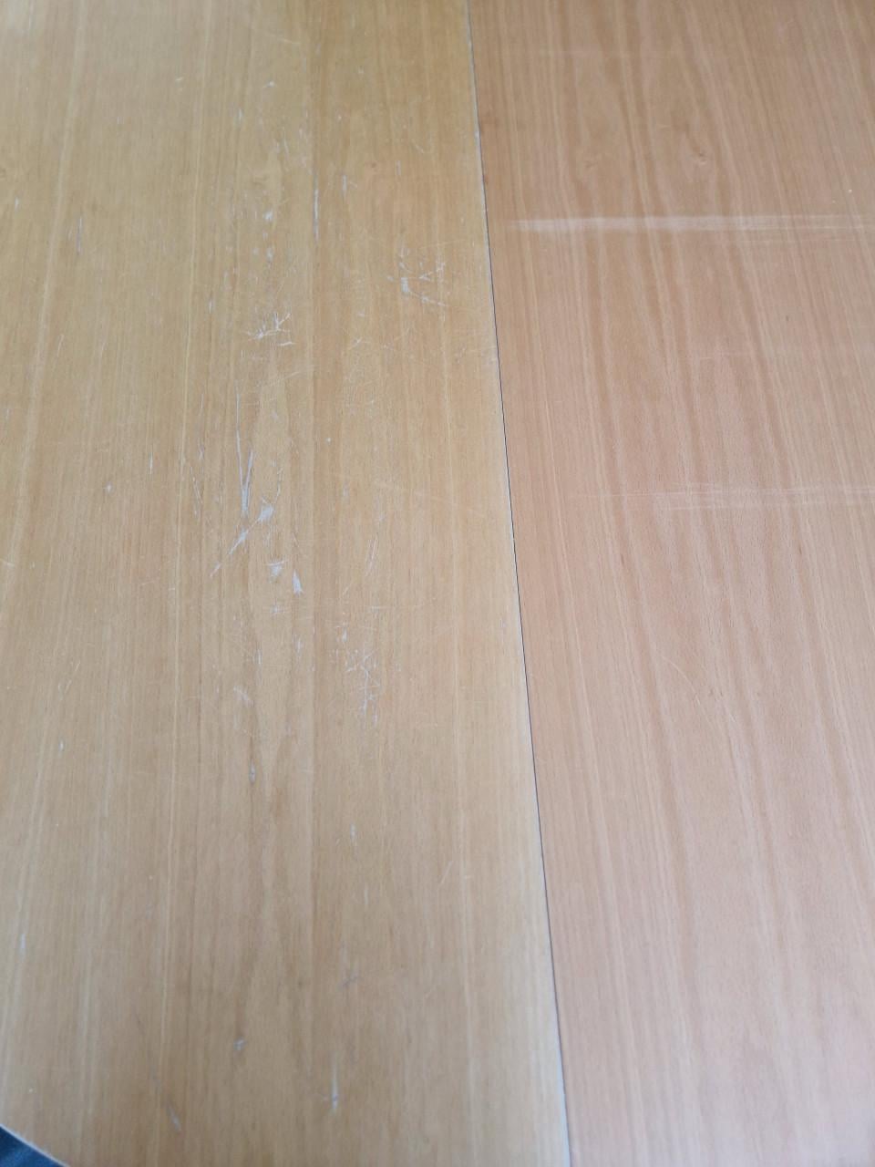 Leolux Trias eetkamertafel, uitschuifbaar.