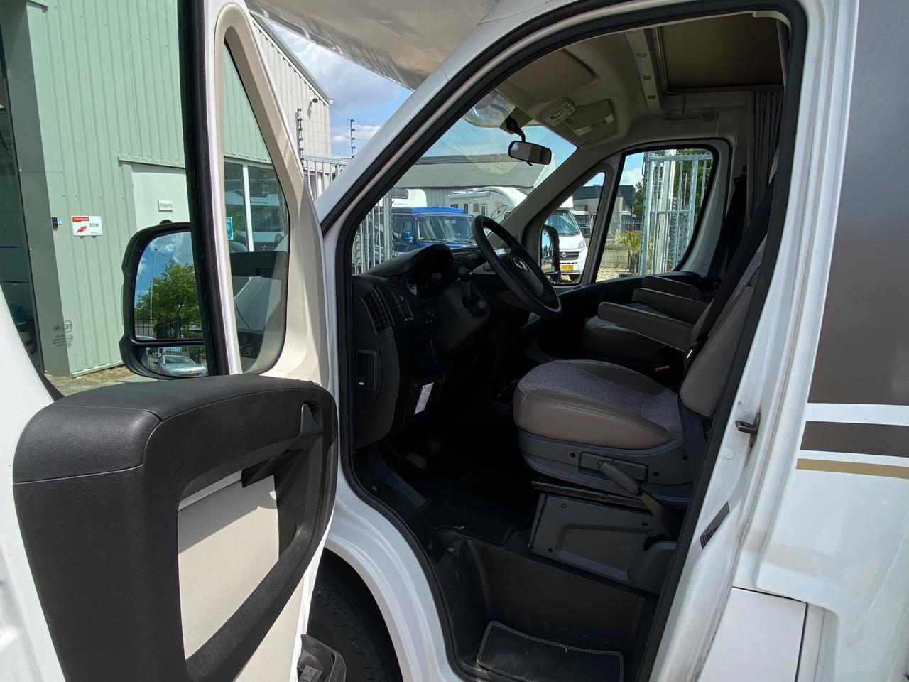 Carado | Capron A361 | 6 persoons half-integraal camper