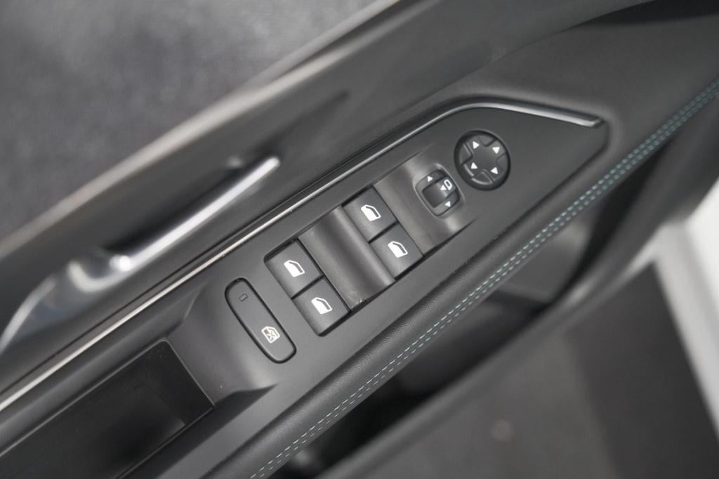 Peugeot 3008 1.6 hybrid 225 allure | camera | dodehoekdetectie | navigatie 