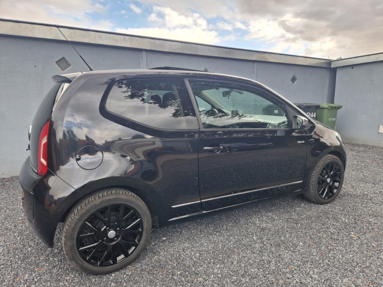 VW Up! High Up Black Edition - Full option