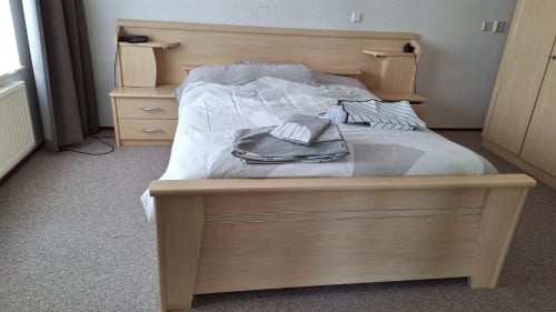 2 persoonsbed bed met ombouw