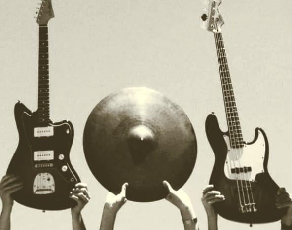 Gitarist en Bassist op zoek naar Drummer