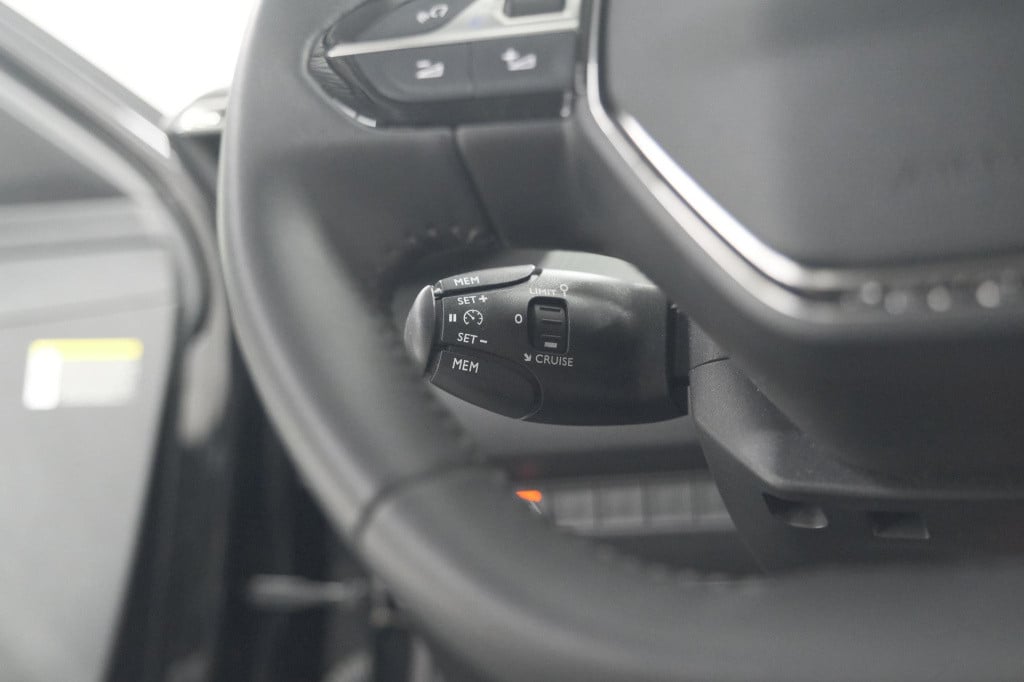 Peugeot 208 ev allure 50 kwh | 3 fase laadfunctie | parkeersensoren | apple