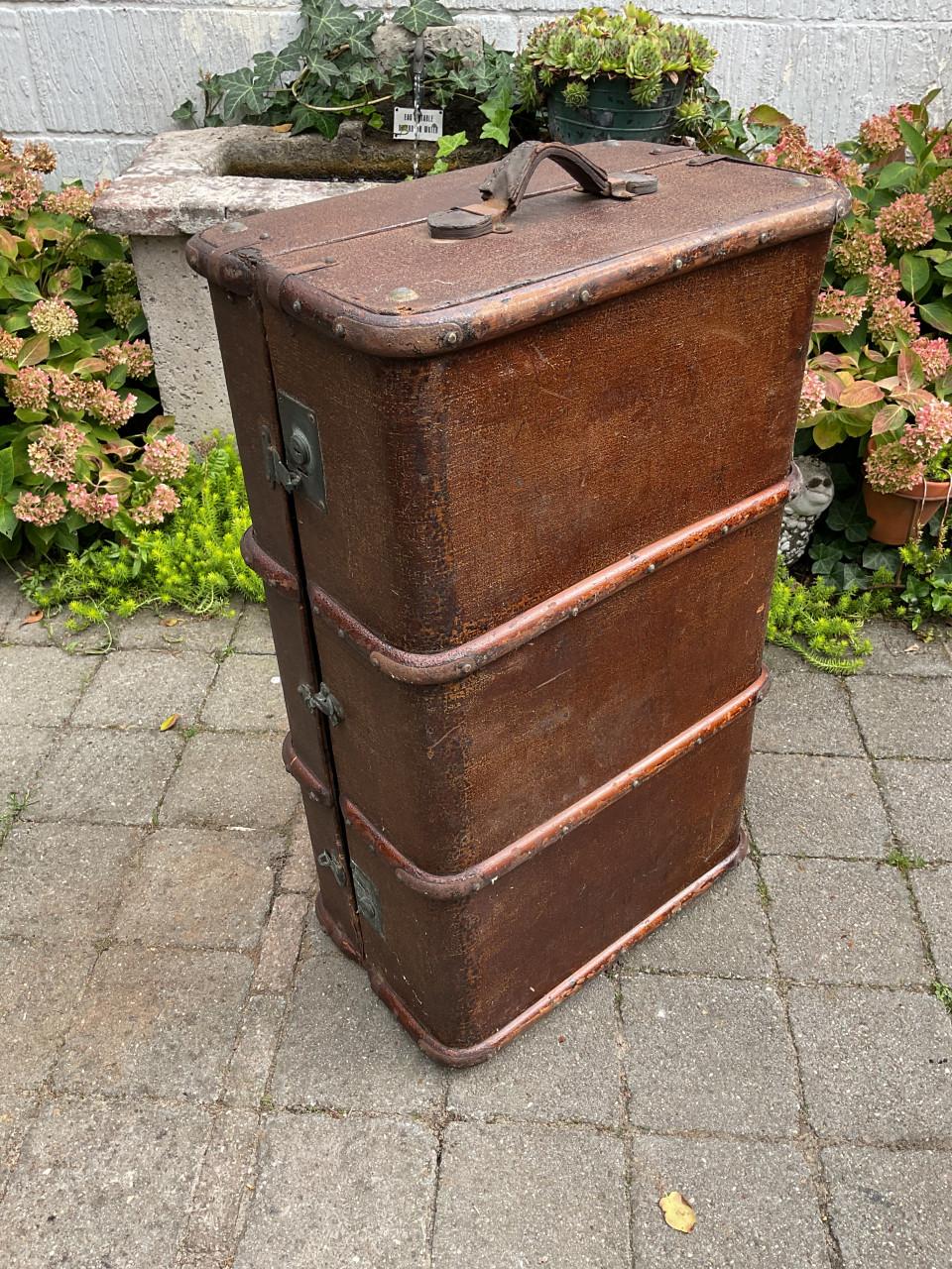 Oude kisten en koffers