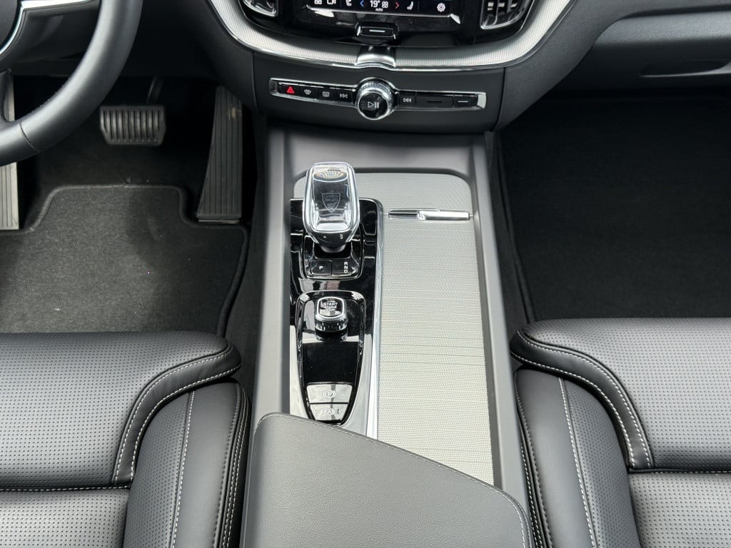 Volvo XC60 t8 455pk recharge ultra black ed| pano| 360 camera| stoel.vent|