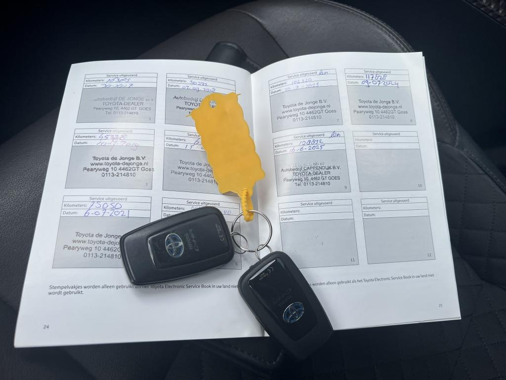 Toyota C-hr 1.8 hybrid executive | all-seasonbanden | dealeronderhouden