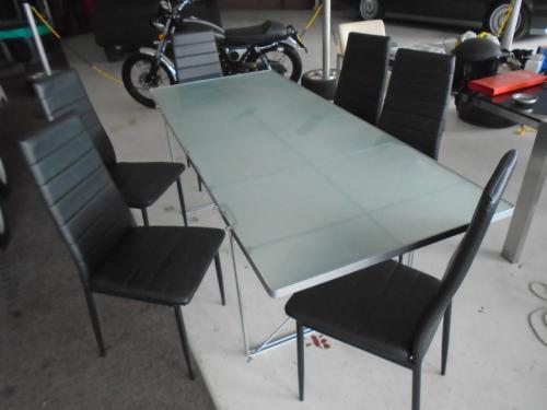 Eettafel met 6 stoelen