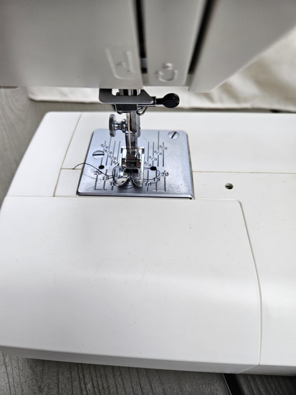 Mooie werkende Husqvarna Viking Huskystar 207 naaimachine..