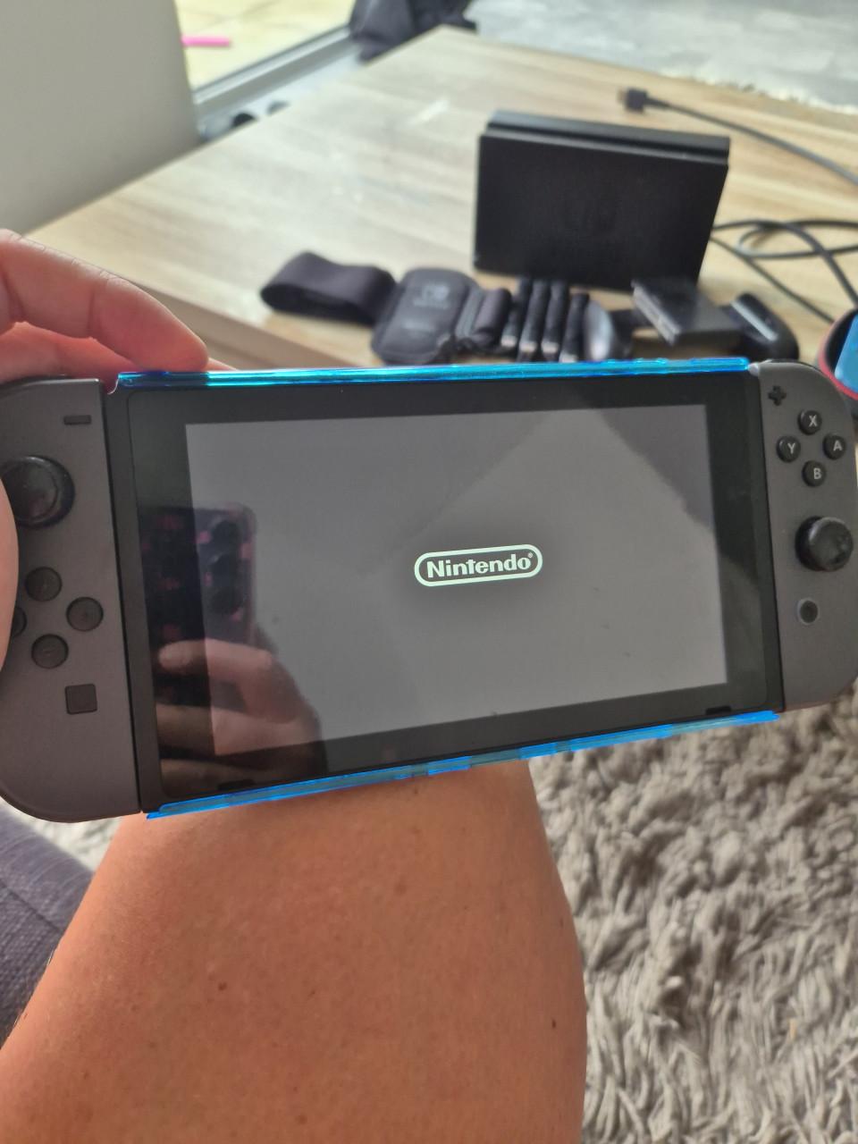 Nintendo Switch compleet + 7 topgames + Ring Fit Adventure – €375