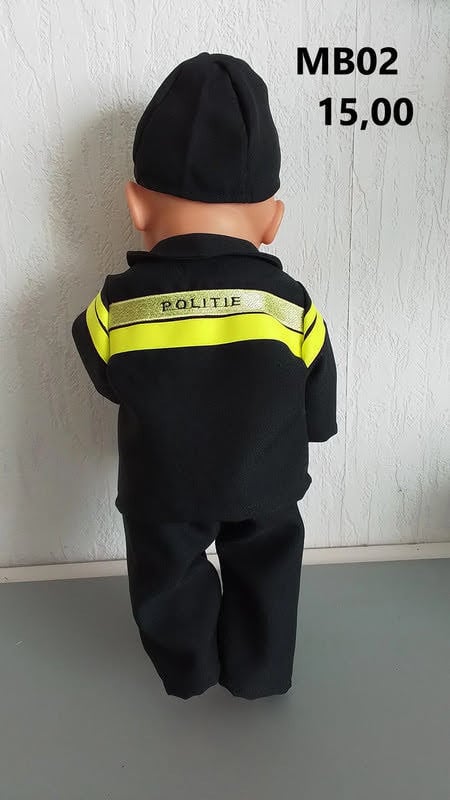 Baby born / babyborn politie pak . Opbrengst KiKa. Poppenkleertjes.