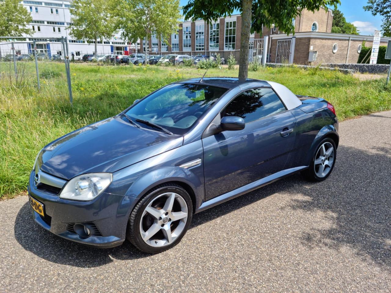 Opel tigra 1.8i cabrio 170.000km apk 1jaar bj 2005