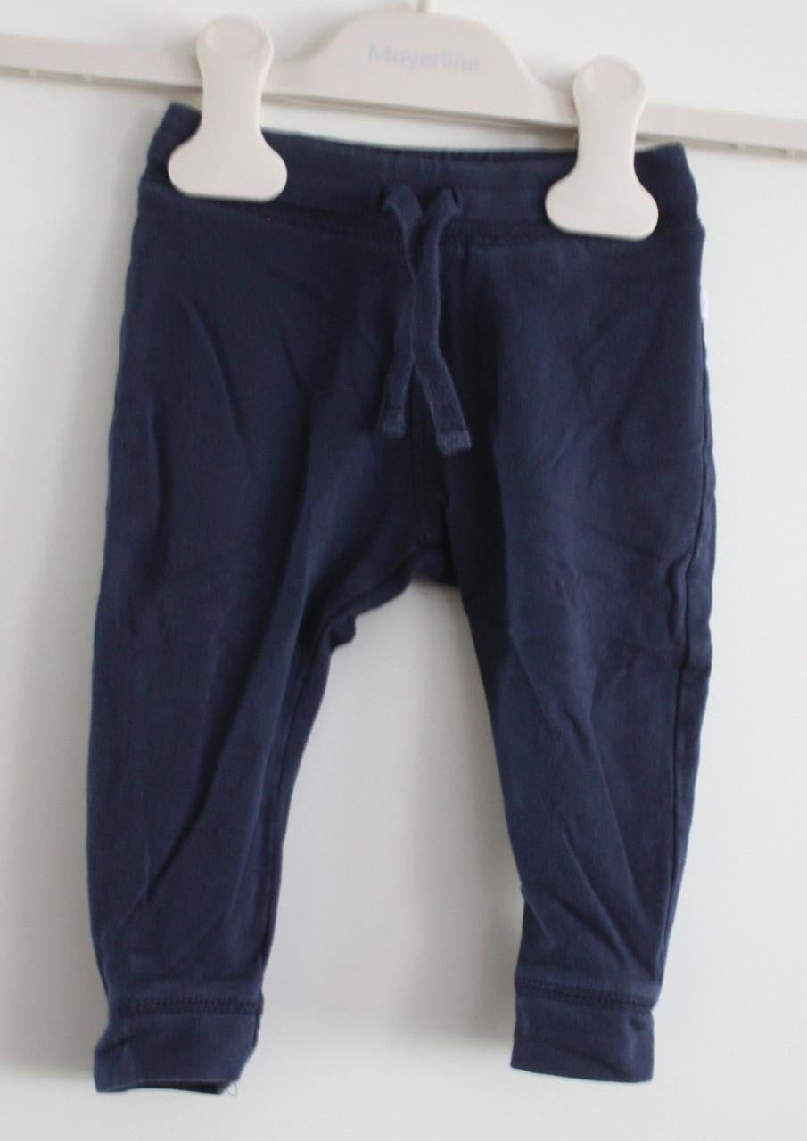 Dokerblauwe baby broekje maat 74