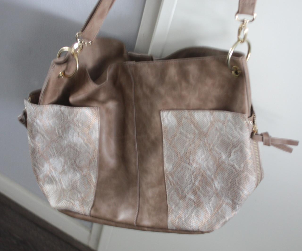 Licht bruine tas met beige slangeprint