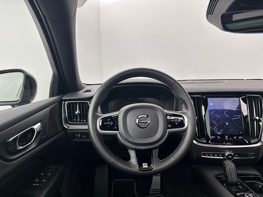 Volvo V60 t8 390pk recharge r-design| pano| 360camera| hud| adap.cruise
