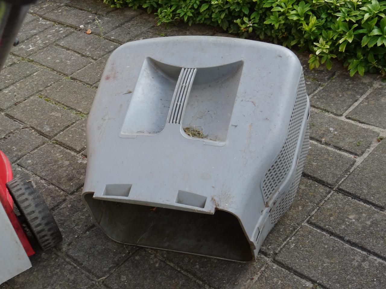 Te koop gazon maaier op 220 volt de stekker er in en maaien