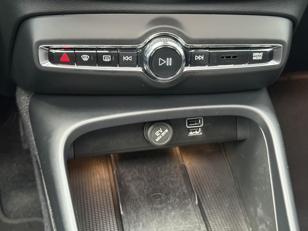 Volvo XC40 t5 262pk recharge ultra dark| full options !