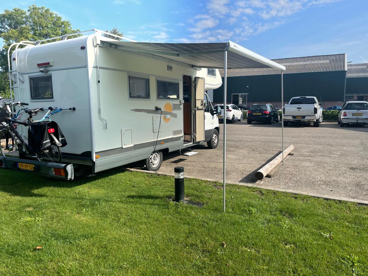 Moderne Camper dubbele airco lage km stand