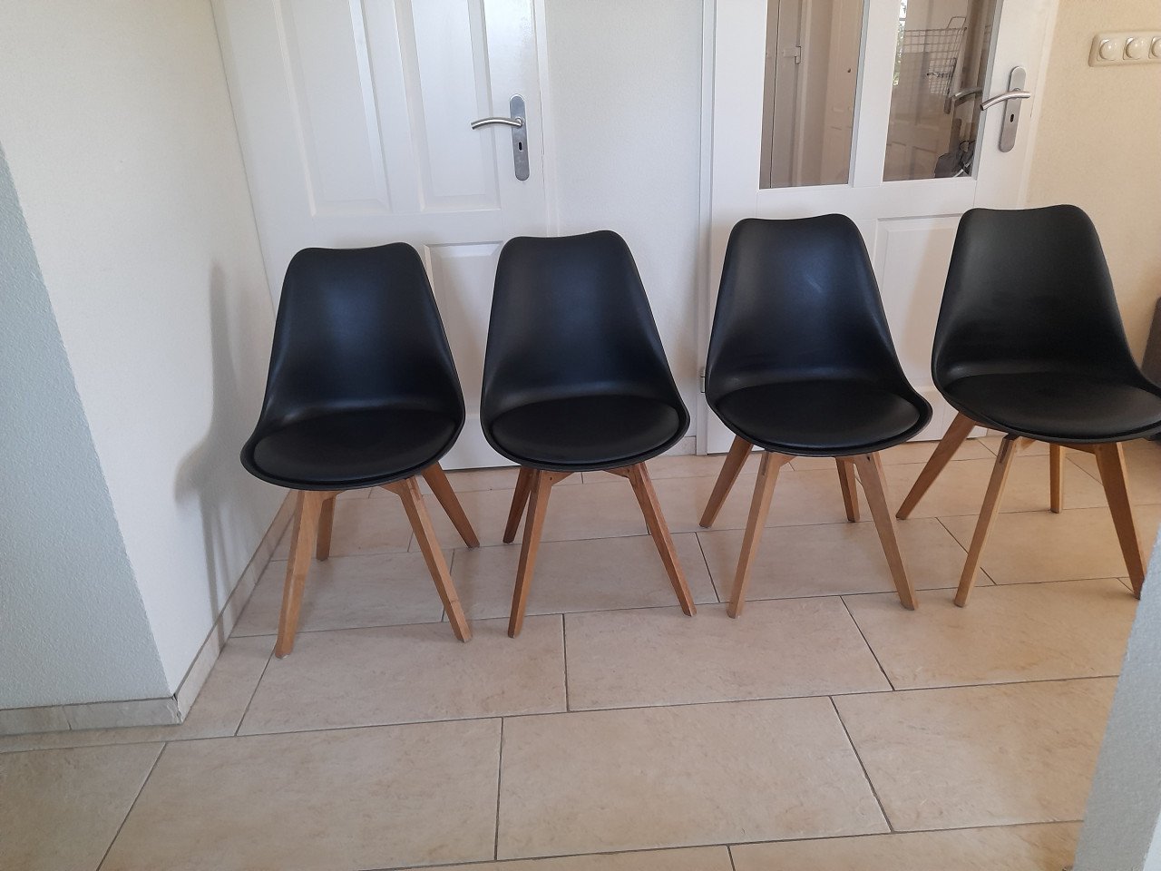 4 Leuke stoelen (in goede staat )
