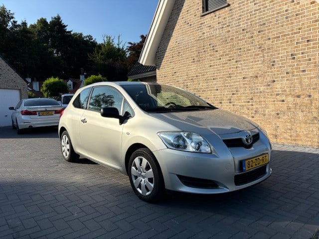 Toyota Auris 1.6-16v Terra