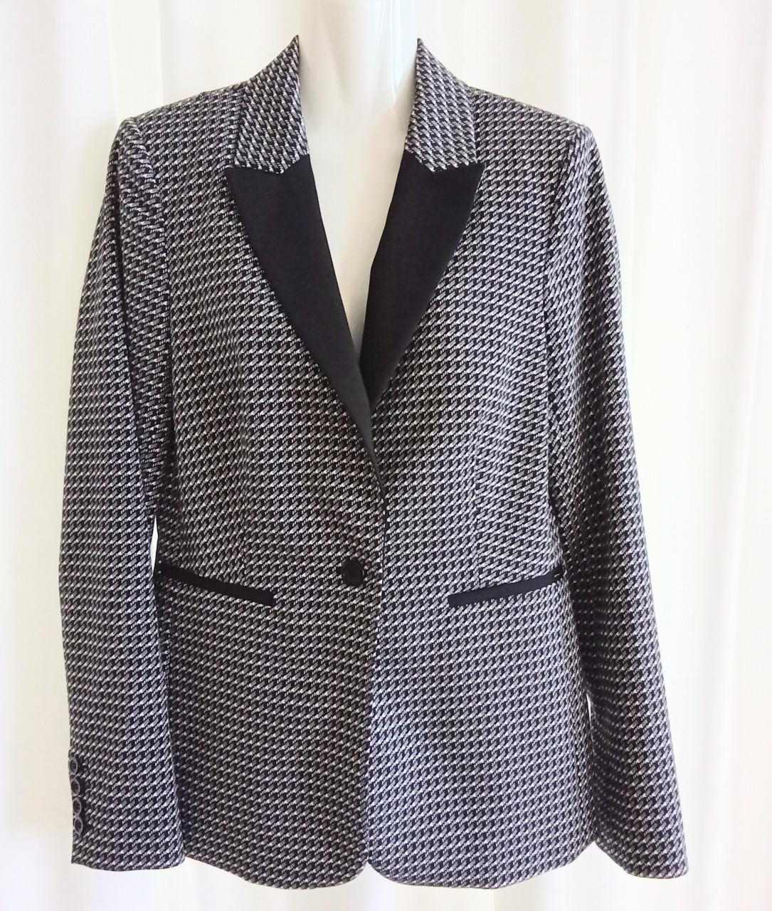 Prachtige zwart /witte dames blazer  Merk Promiss  Maat 38