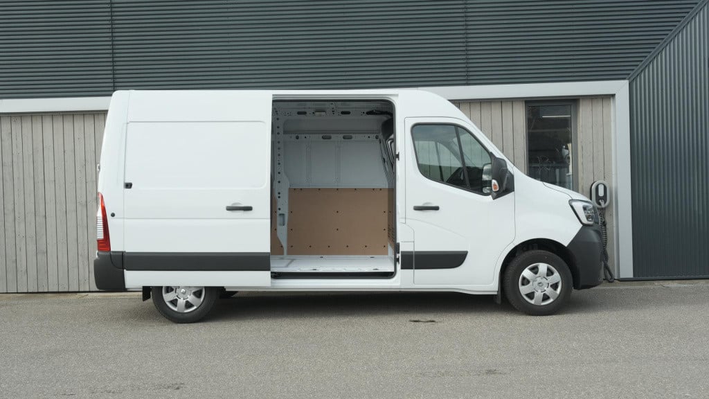 Renault Master t33 2.3 dci 135 l2h2 comfort | direct leverbaar | navigatie 