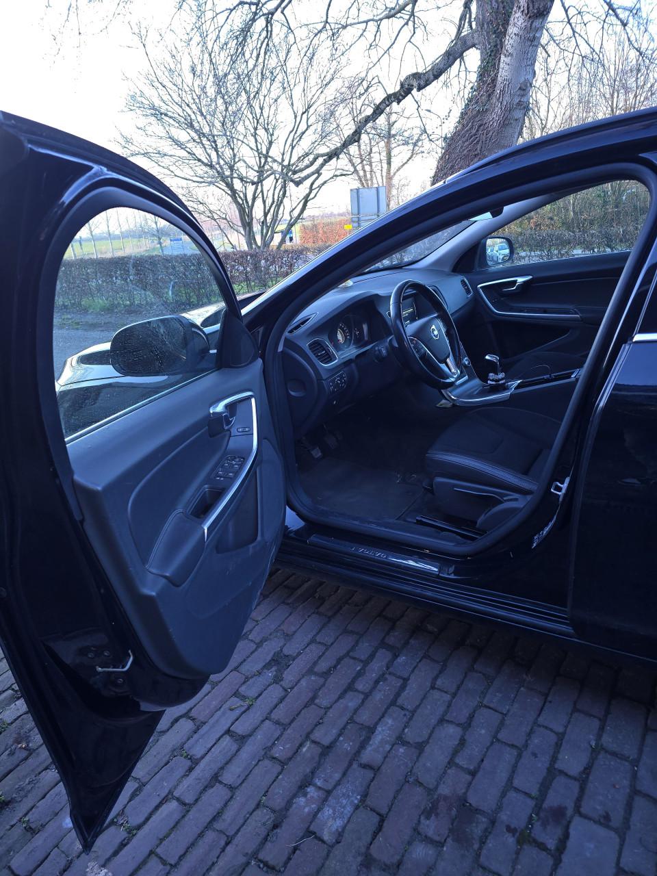 Volvo V60 D4 2015