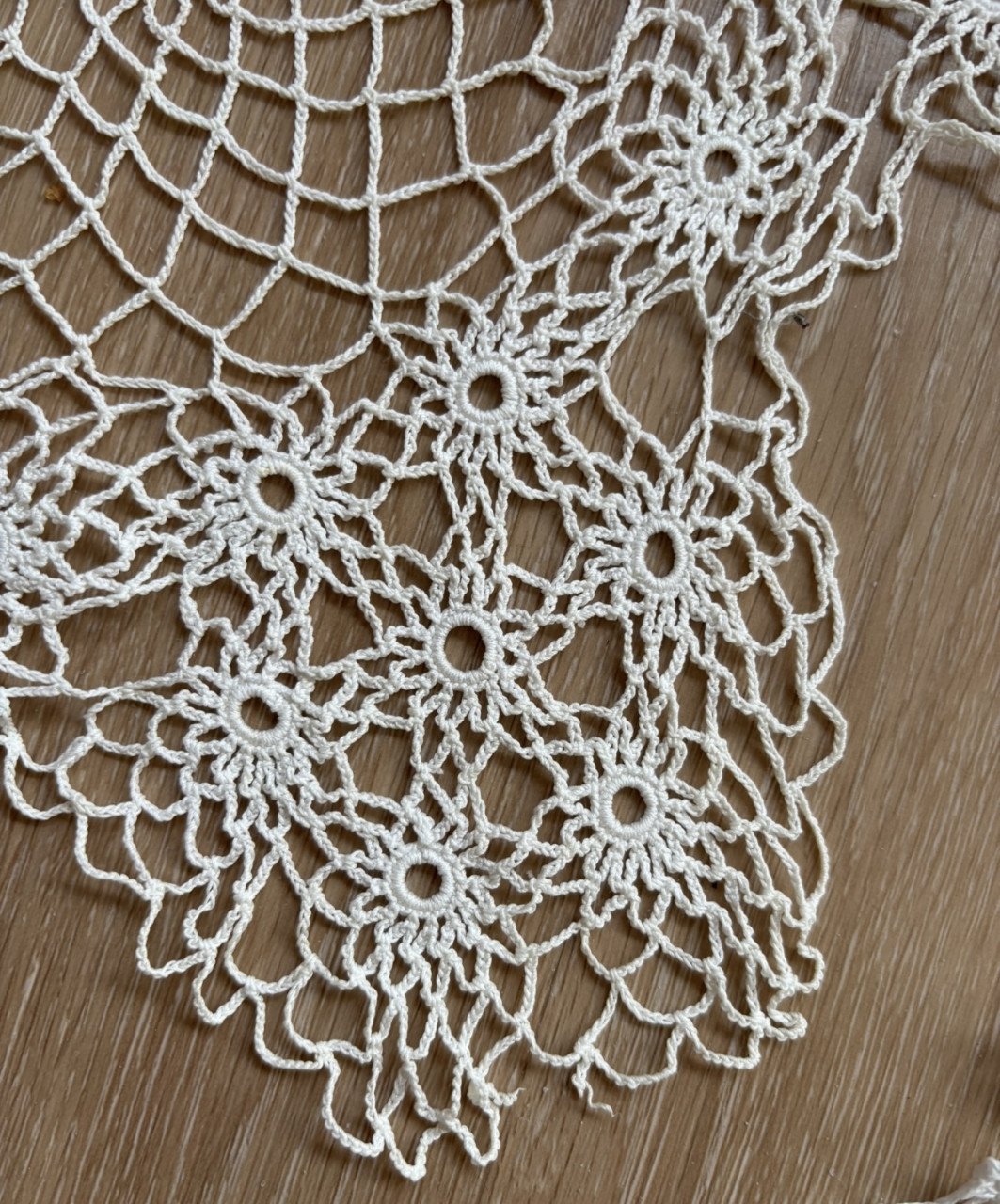 4 OUDE HANDGEHAAKTE KLEEDJES