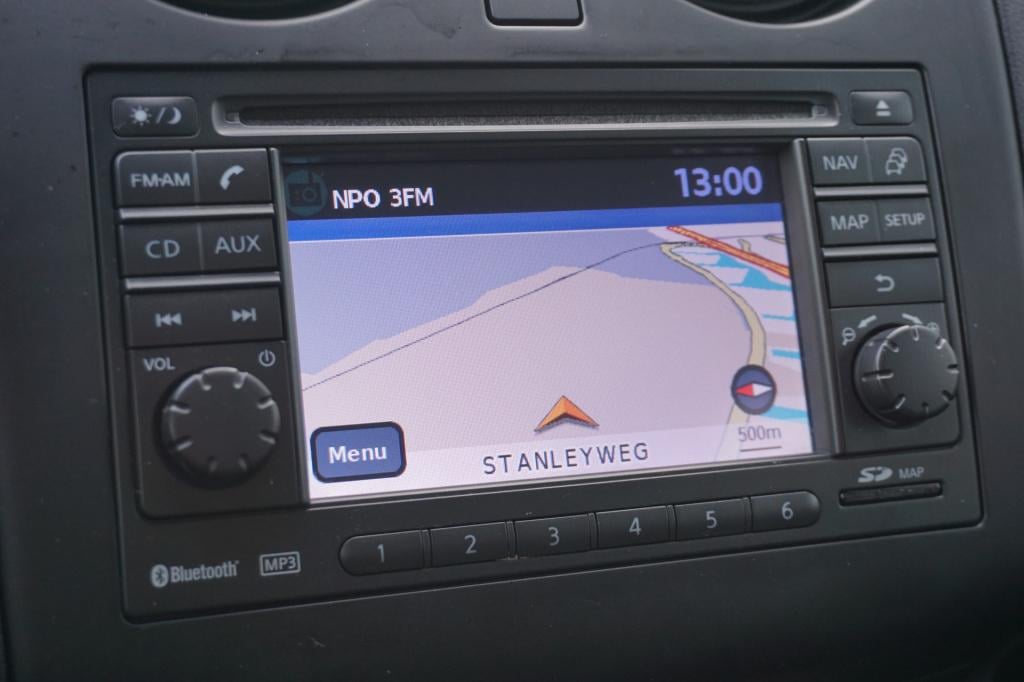 Nissan Qashqai 1.6 connect edition climate / navi / cruise / camera / pano 